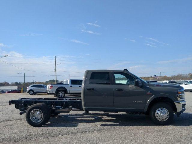 2026 RAM Ram 3500 Chassis Cab RAM 3500 BIG HORN CREW CAB CHASSIS 4X4 60 CA 2026 RAM Ram 3500 Chassis Cab RAM 3500 BIG HORN CREW CAB CHASSIS 4X4 60 CA
