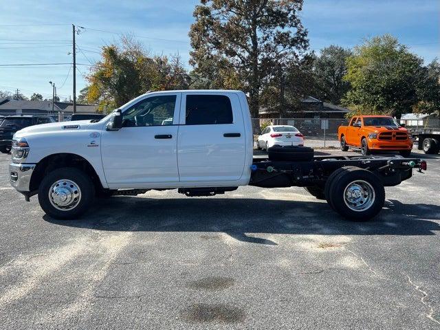 2026 RAM Ram 3500 Chassis Cab RAM 3500 TRADESMAN CREW CAB CHASSIS 4X4 60 CA 2026 RAM Ram 3500 Chassis Cab RAM 3500 TRADESMAN CREW CAB CHASSIS 4X4 60 CA