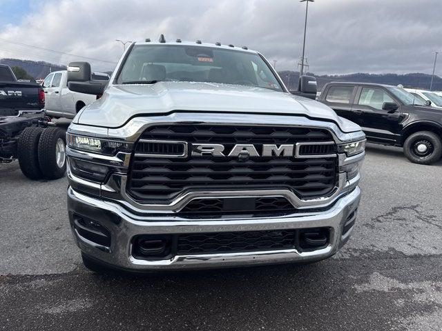 2026 RAM 3500 Chassis RAM 3500 TRADESMAN CREW CAB CHASSIS 4X4 60 CA 2026 RAM 3500 Chassis RAM 3500 TRADESMAN CREW CAB CHASSIS 4X4 60 CA
