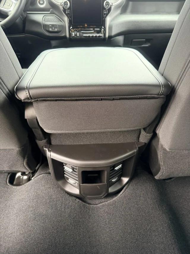 2026 RAM Ram 3500 RAM 3500 TRADESMAN CREW CAB 4X4 64 BOX