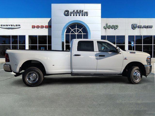 2026 RAM Ram 3500 RAM 3500 TRADESMAN CREW CAB 4X4 8 BOX