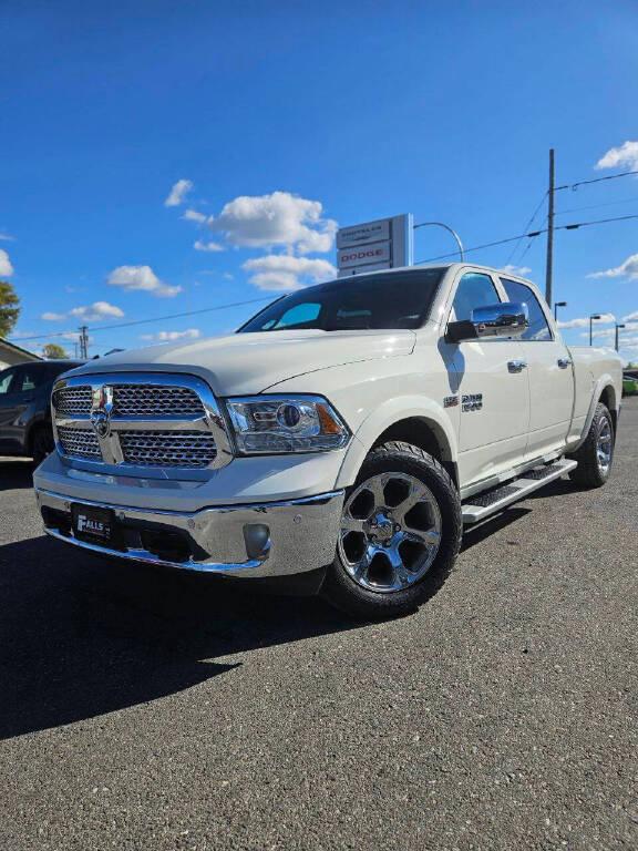 2017 RAM 1500 Laramie Crew Cab 4x4 64 Box