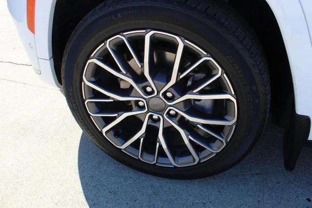 2022 Jeep Grand Cherokee L Summit Reserve 4x4 2022 Jeep Grand Cherokee L Summit Reserve 4x4