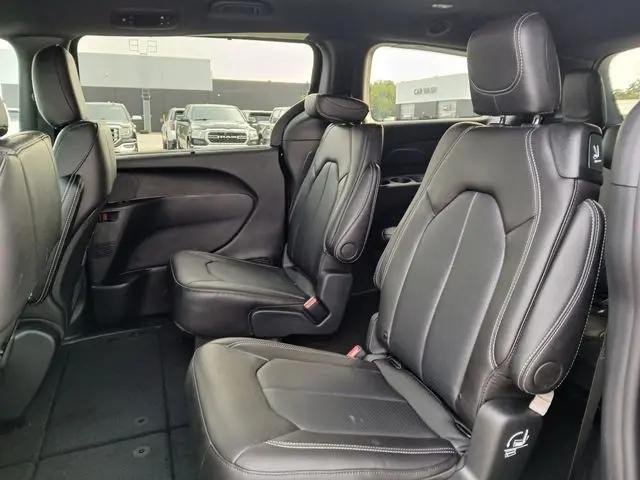 2026 Chrysler Pacifica Select AWD