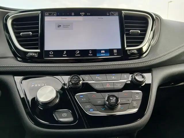 2026 Chrysler Pacifica Select AWD