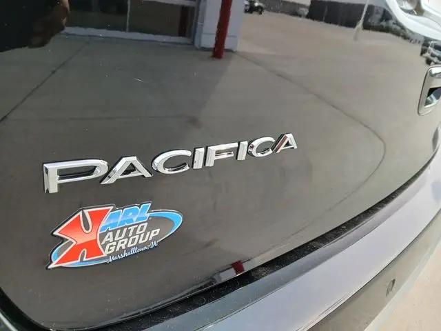 2026 Chrysler Pacifica Select AWD