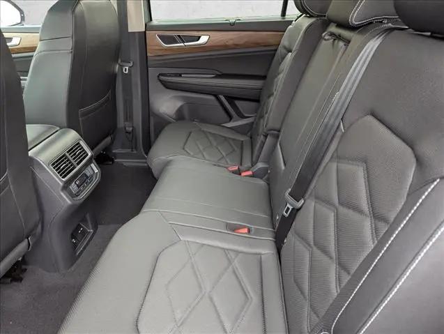 2026 Volkswagen Atlas SE with Technology