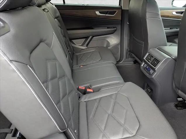2026 Volkswagen Atlas SE with Technology