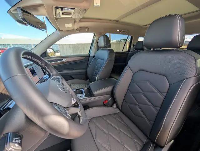 2026 Volkswagen Atlas SE with Technology