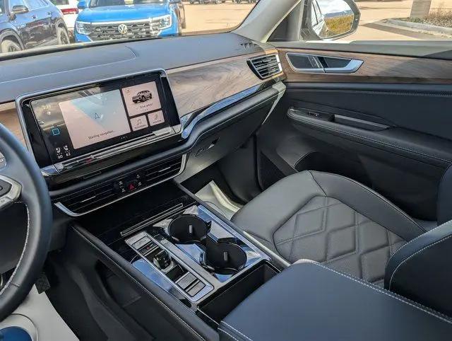 2026 Volkswagen Atlas SE with Technology