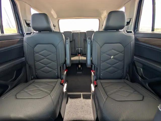 2026 Volkswagen Atlas SE with Technology