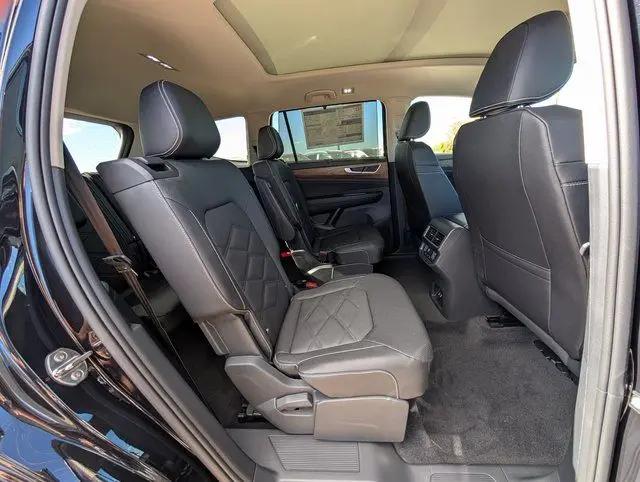 2026 Volkswagen Atlas SE with Technology