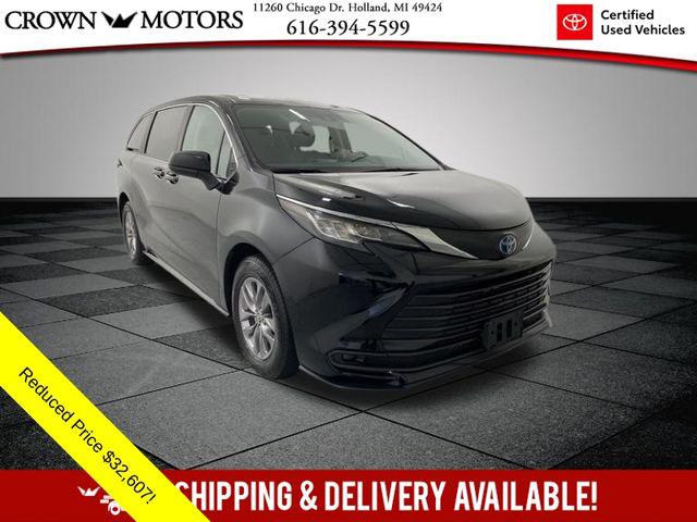 2022 Toyota Sienna LE