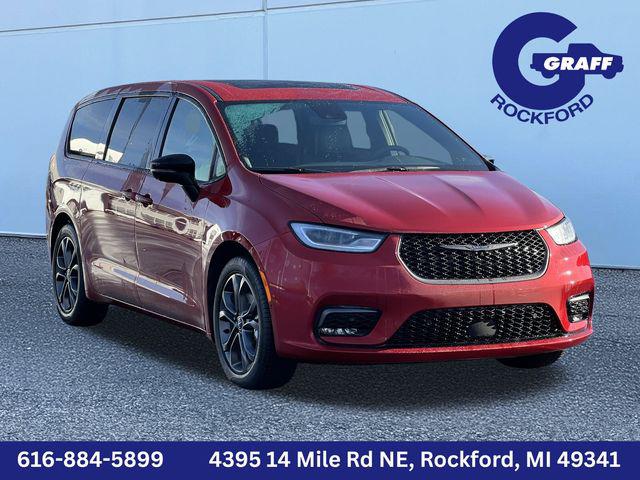 2026 Chrysler Pacifica Select for sale in Rockford, MI