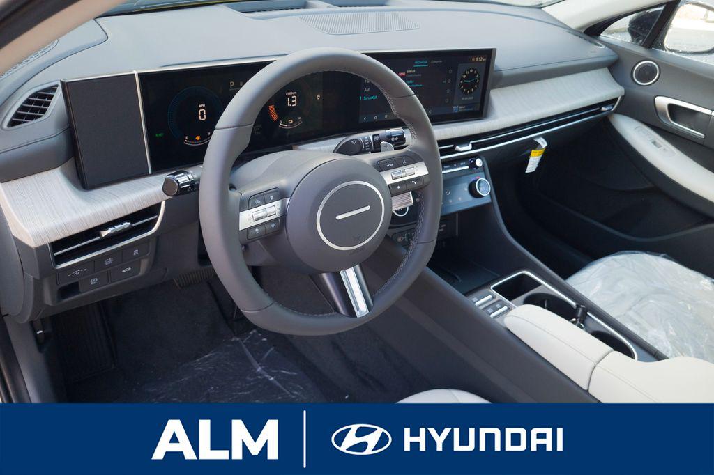 2025 Hyundai Sonata Hybrid SEL photo 2
