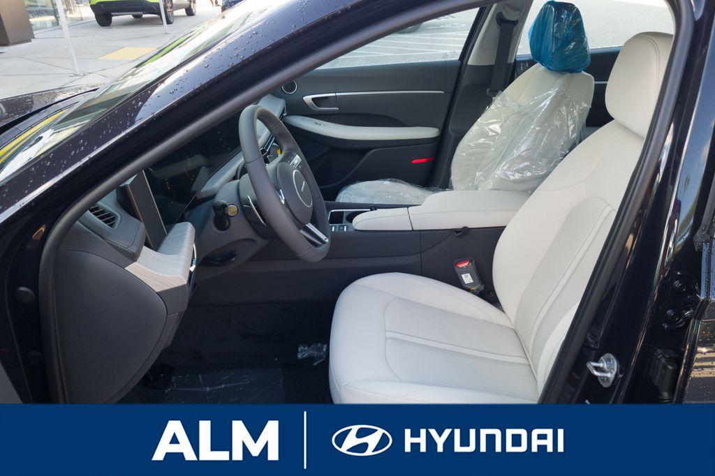 2025 Hyundai Sonata Hybrid SEL photo 3
