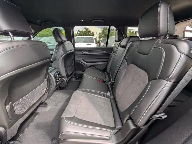 2025 Jeep Grand Cherokee L Altitude 4x4