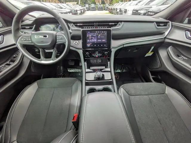 2025 Jeep Grand Cherokee L Altitude 4x4