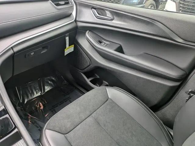 2025 Jeep Grand Cherokee L Altitude 4x4