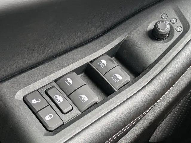2025 Jeep Grand Cherokee L Altitude 4x4