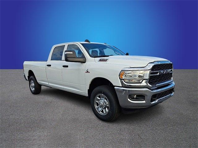 2023 RAM 3500 Tradesman Crew Cab 4x4 8 Box