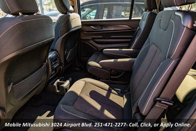 2023 Jeep Grand Cherokee L Laredo 4x2