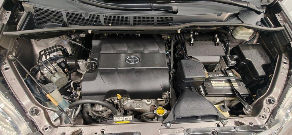2013 Toyota Sienna XLE V6 8 Passenger