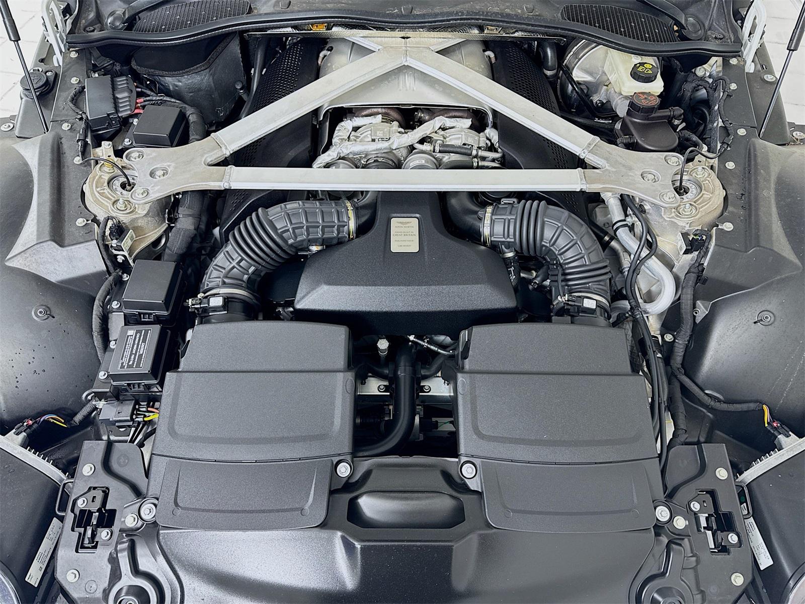 2023 Aston Martin Vantage's photo