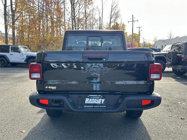 2026 Jeep Gladiator Sport