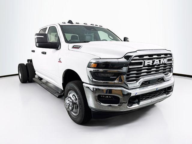 2026 RAM Ram 3500 Chassis Cab RAM 3500 TRADESMAN CREW CAB CHASSIS 4X4 60 CA 2026 RAM Ram 3500 Chassis Cab RAM 3500 TRADESMAN CREW CAB CHASSIS 4X4 60 CA