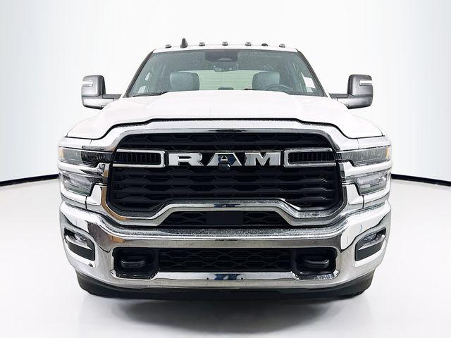 2026 RAM Ram 3500 Chassis Cab RAM 3500 TRADESMAN CREW CAB CHASSIS 4X4 60 CA 2026 RAM Ram 3500 Chassis Cab RAM 3500 TRADESMAN CREW CAB CHASSIS 4X4 60 CA