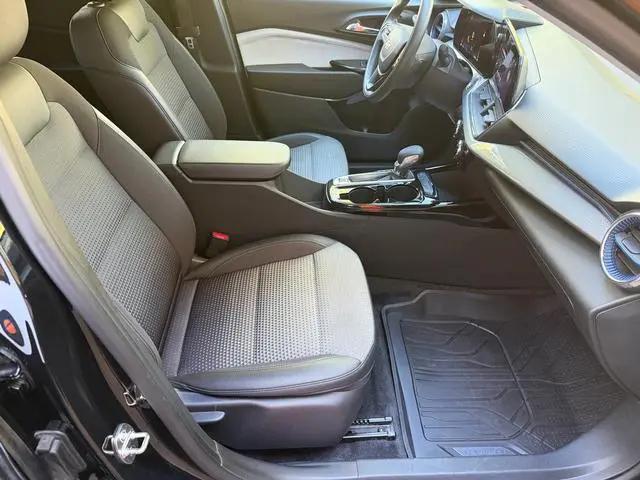 2024 Chevrolet Trax FWD LT
