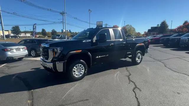 2026 GMC Sierra 2500HD Double Cab, Standard Bed, Pro, RWD