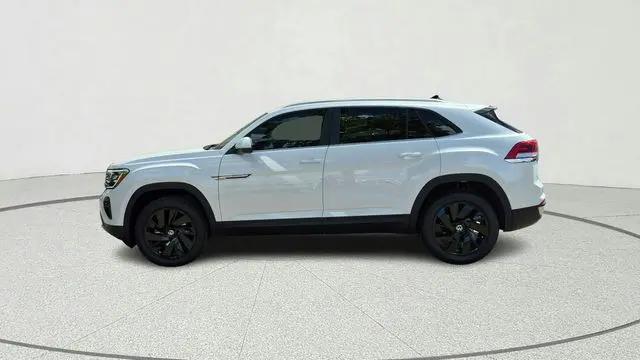 2026 Volkswagen Atlas Cross Sport SE with Technology