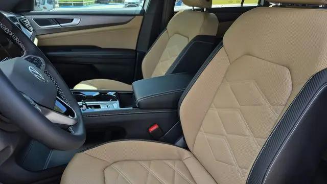 2026 Volkswagen Atlas Cross Sport SE with Technology