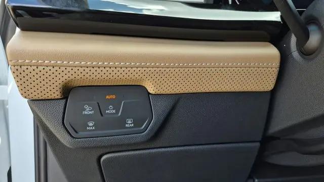 2026 Volkswagen Atlas Cross Sport SE with Technology