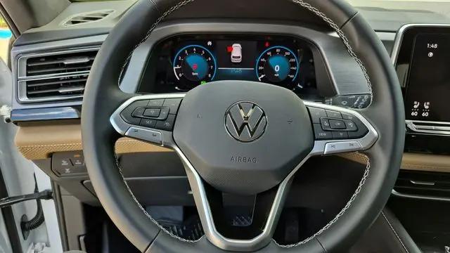 2026 Volkswagen Atlas Cross Sport SE with Technology