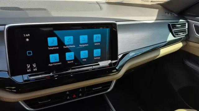 2026 Volkswagen Atlas Cross Sport SE with Technology