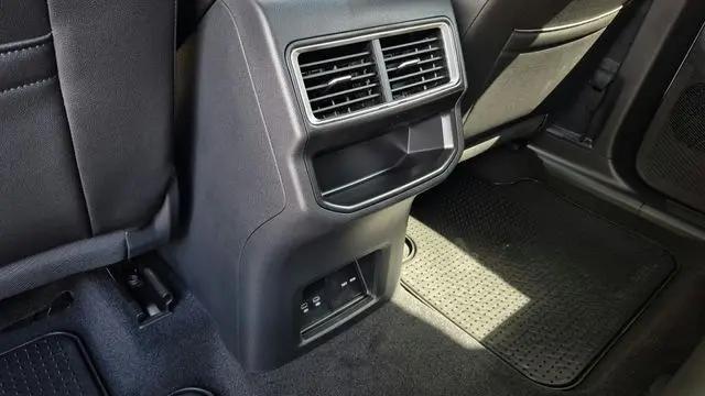 2026 Volkswagen Atlas Cross Sport SE with Technology