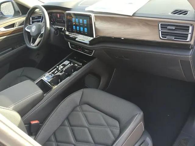 2026 Volkswagen Atlas SE with Technology
