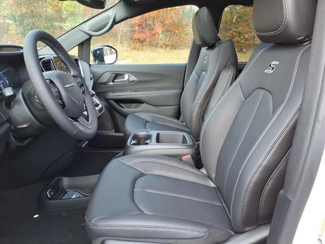 2026 Chrysler Pacifica Select AWD