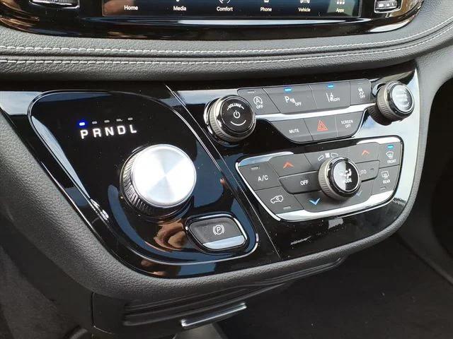 2026 Chrysler Pacifica Select AWD