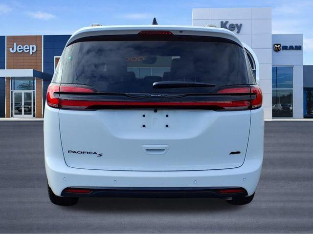 2026 Chrysler Pacifica Select AWD