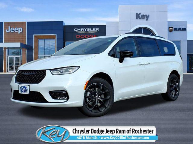 2026 Chrysler Pacifica Select AWD for sale in Rochester, NH
