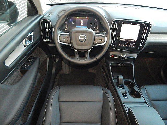 2026 Volvo XC40 Core, B5 AWD Gas (mild hybrid), Dark