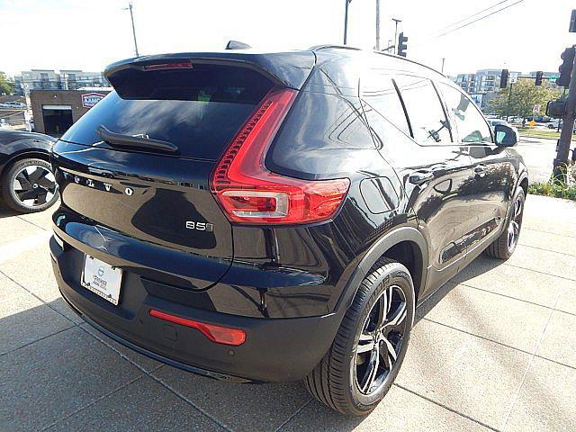 2026 Volvo XC40 Core, B5 AWD Gas (mild hybrid), Dark