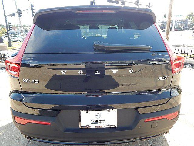 2026 Volvo XC40 Core, B5 AWD Gas (mild hybrid), Dark