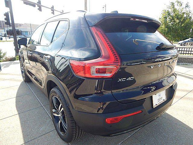 2026 Volvo XC40 Core, B5 AWD Gas (mild hybrid), Dark
