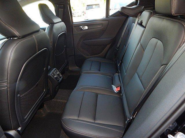2026 Volvo XC40 Core, B5 AWD Gas (mild hybrid), Dark