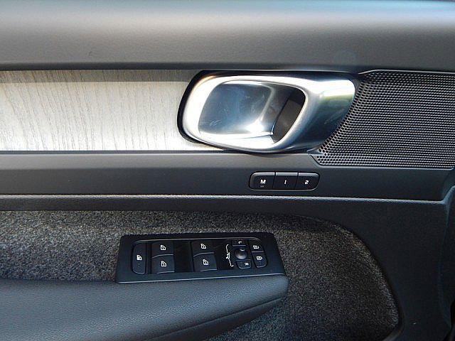 2026 Volvo XC40 Core, B5 AWD Gas (mild hybrid), Dark